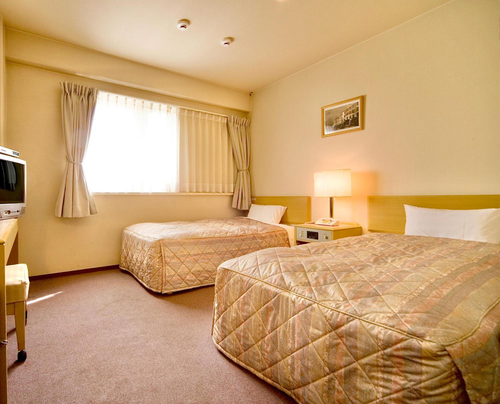 Kurashiki Ekimae Universal Hotel Buitenkant foto